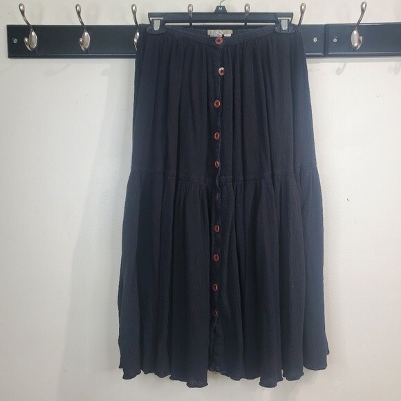 The Territory Ahead black cotton scrunched textured skirt w/front buttons size 4 - Picture 1 of 4